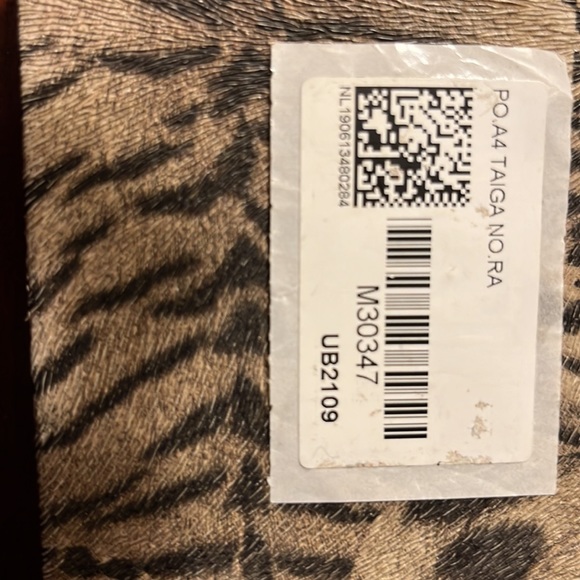 Authentic 💎Mint Condition 💎 No flaws, No defects Beautiful Louis Vuitton Duomo - Picture 8 of 8